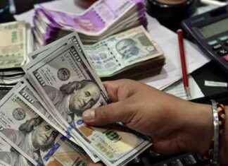 Rupee Plummets in Largest Single-Day Drop in 15 Days rupee-plummets-in-largest-single-day-drop-in-15-days