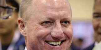 Greg Abel Prepares to Lead Berkshire Hathaway greg-abel-prepares-to-lead-berkshire-hathaway